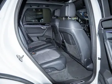 VW Touareg 3.0 V6 TDI R-Line 4M Black Pano Standhzg