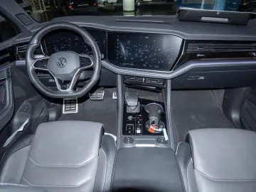 VW Touareg 3.0 V6 TDI R-Line 4M Black Pano Standhzg