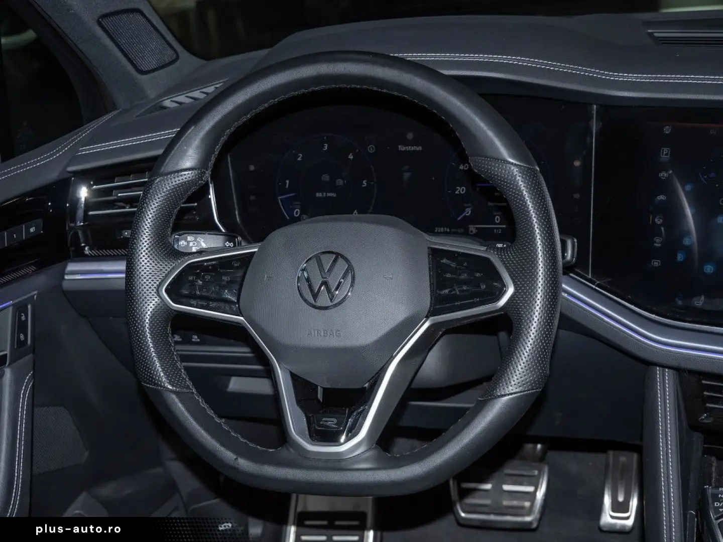 VW Touareg 3.0 V6 TDI R-Line 4M Black Pano Standhzg