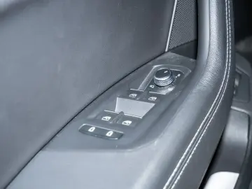 VW Touareg 3.0 V6 TDI R-Line 4M Black Pano Standhzg