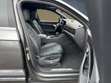 VW Touareg Atmosphere eHybrid AHK Pano Matrix Luft