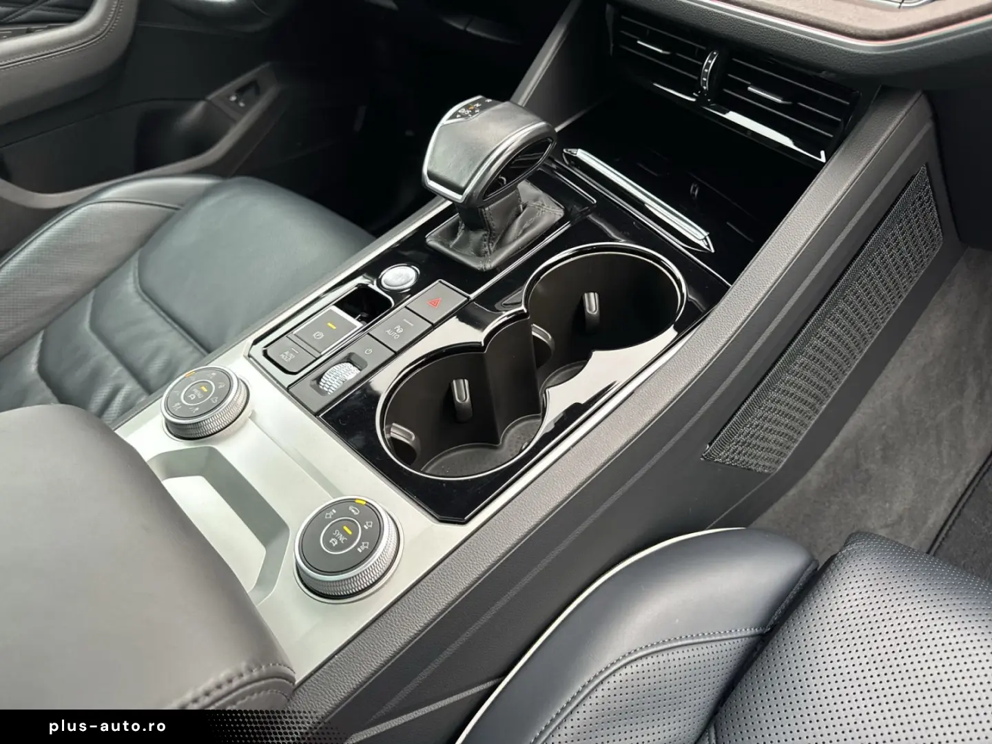 VW Touareg Atmosphere eHybrid AHK Pano Matrix Luft