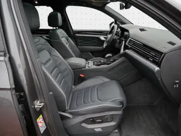 VW Touareg R-Line 3.0 TDI Pano DYNAUDIO HuD Stand