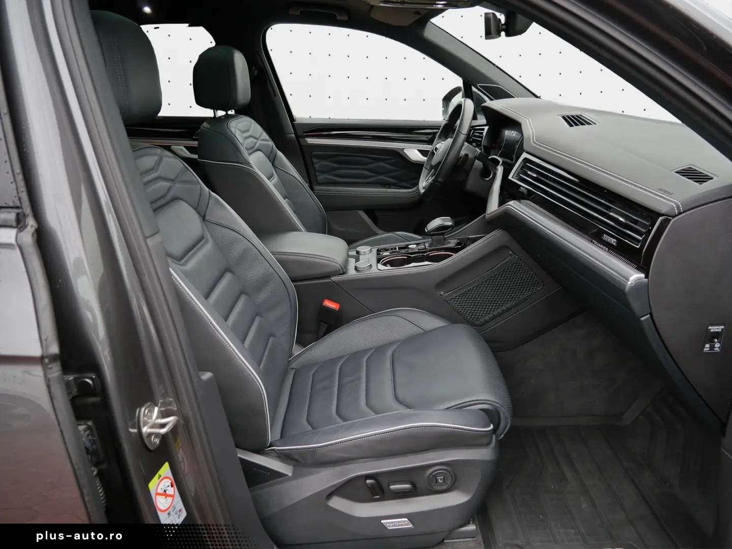 VW Touareg R-Line 3.0 TDI Pano DYNAUDIO HuD Stand