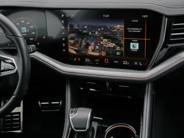 VW Touareg R-Line 3.0 TDI Pano DYNAUDIO HuD Stand