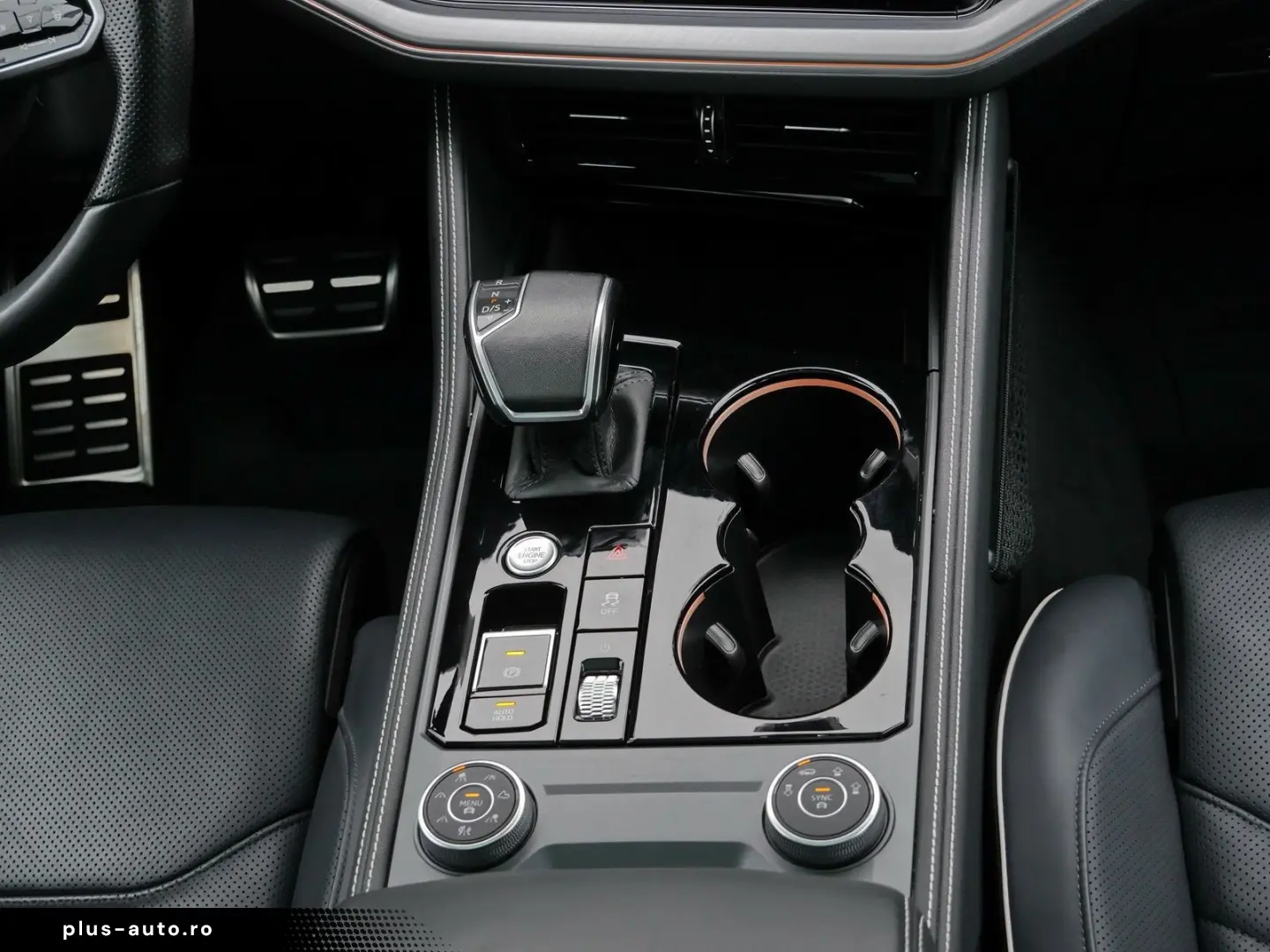 VW Touareg R-Line 3.0 TDI Pano DYNAUDIO HuD Stand