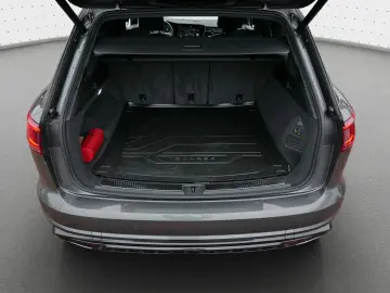 VW Touareg R-Line 3.0 TDI Pano DYNAUDIO HuD Stand