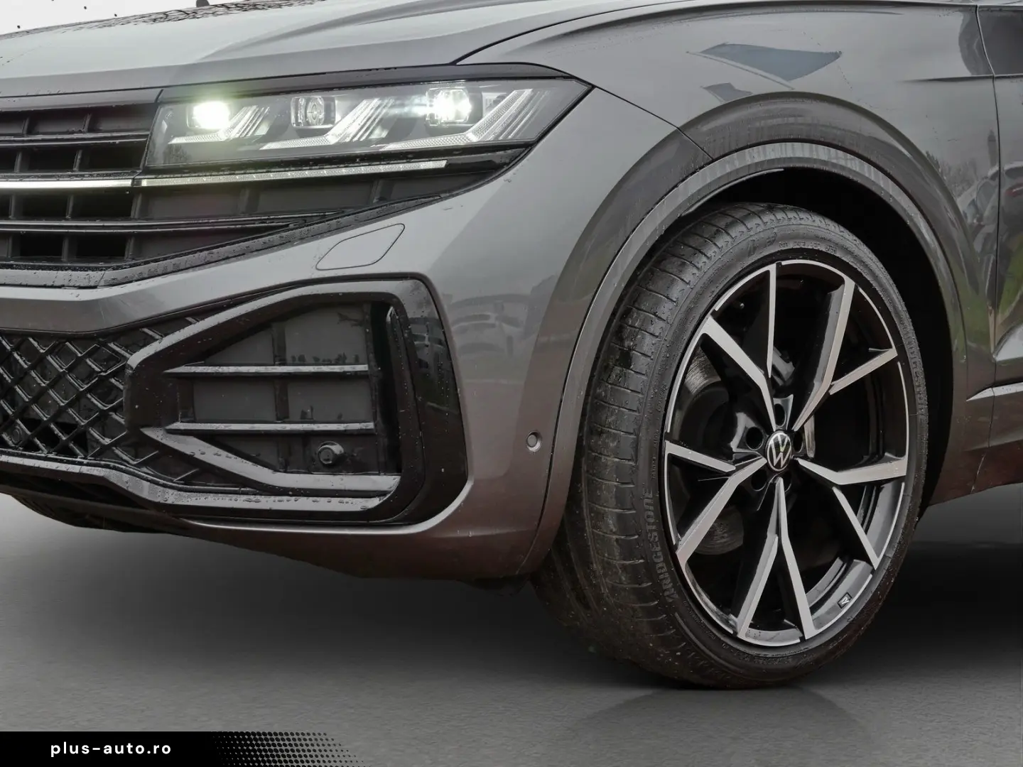 VW Touareg R-Line 3.0 TDI Pano DYNAUDIO HuD Stand