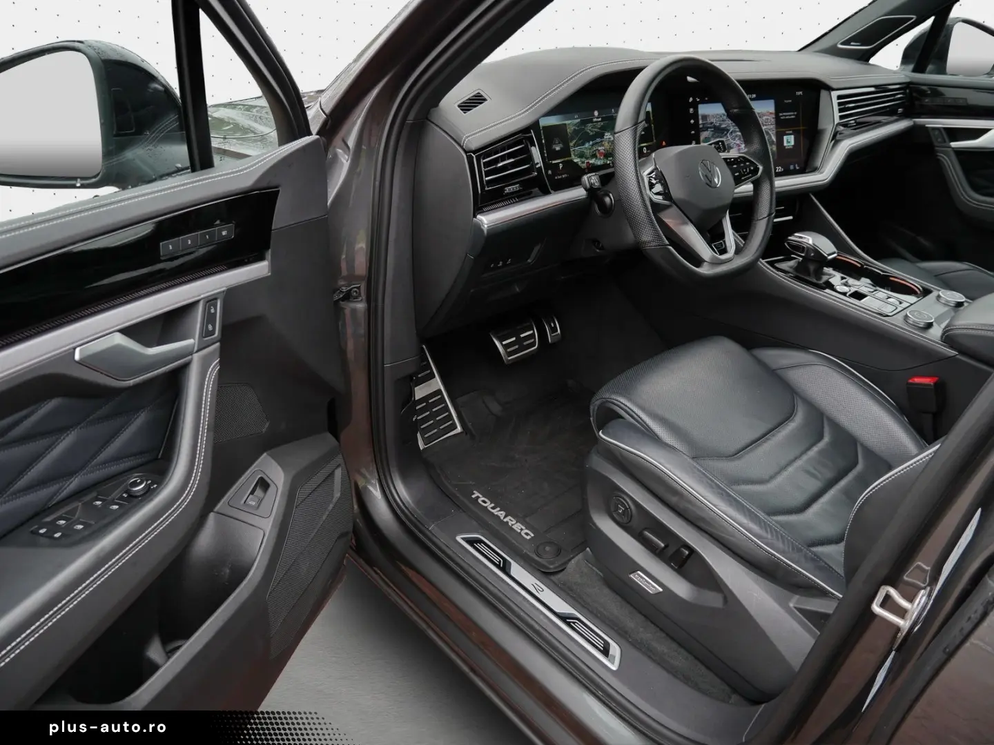 VW Touareg R-Line 3.0 TDI Pano DYNAUDIO HuD Stand