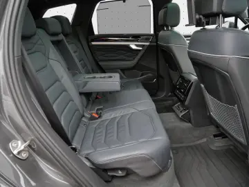 VW Touareg R-Line 3.0 TDI Pano DYNAUDIO HuD Stand