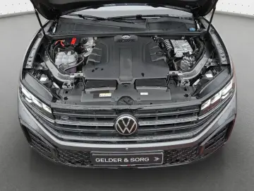 VW Touareg R-Line 3.0 TDI Pano DYNAUDIO HuD Stand