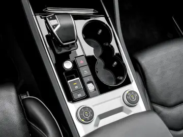 VW Touareg Elegance eHybrid IQ.Light Navi AHK Luftf