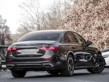 MERCEDES-BENZ E 300 e 4M AMG-Sport Pano Super AHK Leder Burm