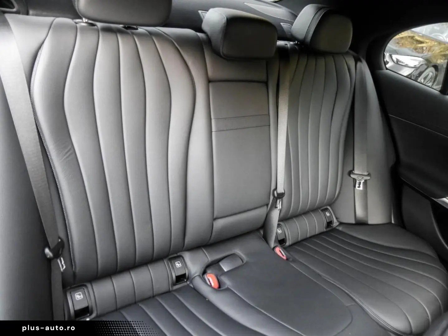 MERCEDES-BENZ E 300 e 4M AMG-Sport Pano Super AHK Leder Burm