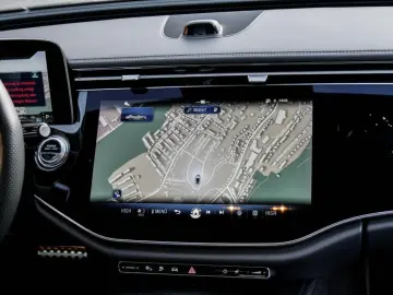 MERCEDES-BENZ E 300 e 4M AMG-Sport Pano Super AHK Leder Burm