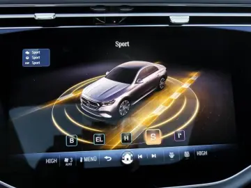 MERCEDES-BENZ E 300 e 4M AMG-Sport Pano Super AHK Leder Burm