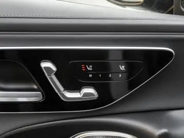 MERCEDES-BENZ E 300 e 4M AMG-Sport Pano Super AHK Leder Burm