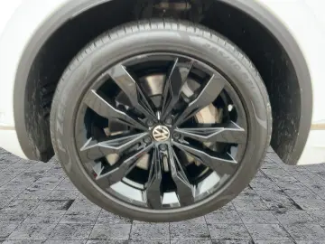 VW Touareg TSI eHYBRID MATRIX NAVI AIR AHK PANO HuD