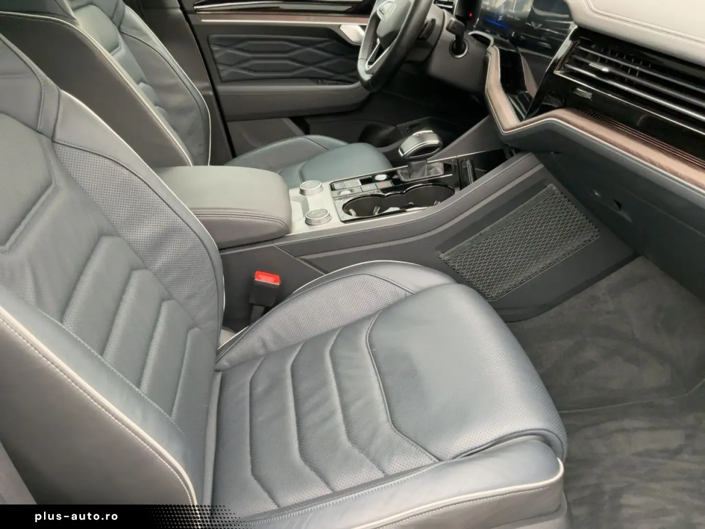 VW Touareg TSI eHYBRID MATRIX NAVI AIR AHK PANO HuD