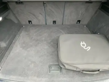 VW Touareg TSI eHYBRID MATRIX NAVI AIR AHK PANO HuD