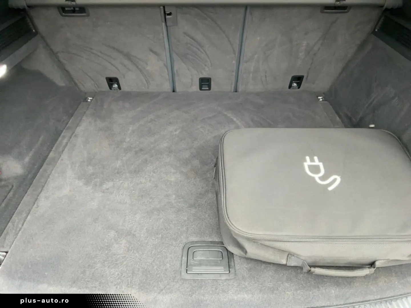 VW Touareg TSI eHYBRID MATRIX NAVI AIR AHK PANO HuD