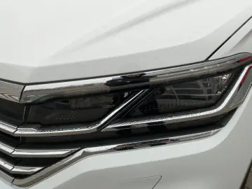 VW Touareg TSI eHYBRID MATRIX NAVI AIR AHK PANO HuD