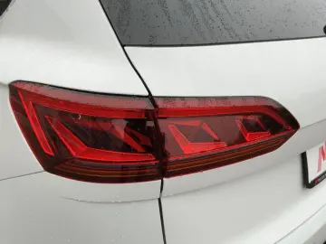 VW Touareg TSI eHYBRID MATRIX NAVI AIR AHK PANO HuD