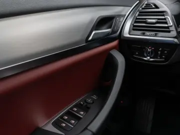 BMW X3 xD30e Laser 360  HUD DAB HiFi Komfort Sport