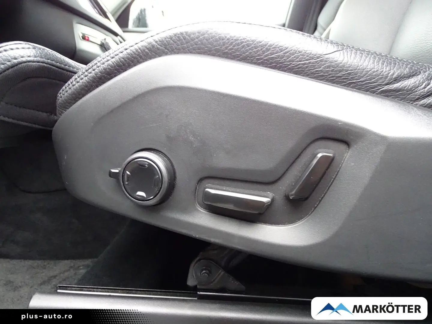 VOLVO XC90 Plus Dark Recharge Plug-In Hybrid AWD 7-Sit