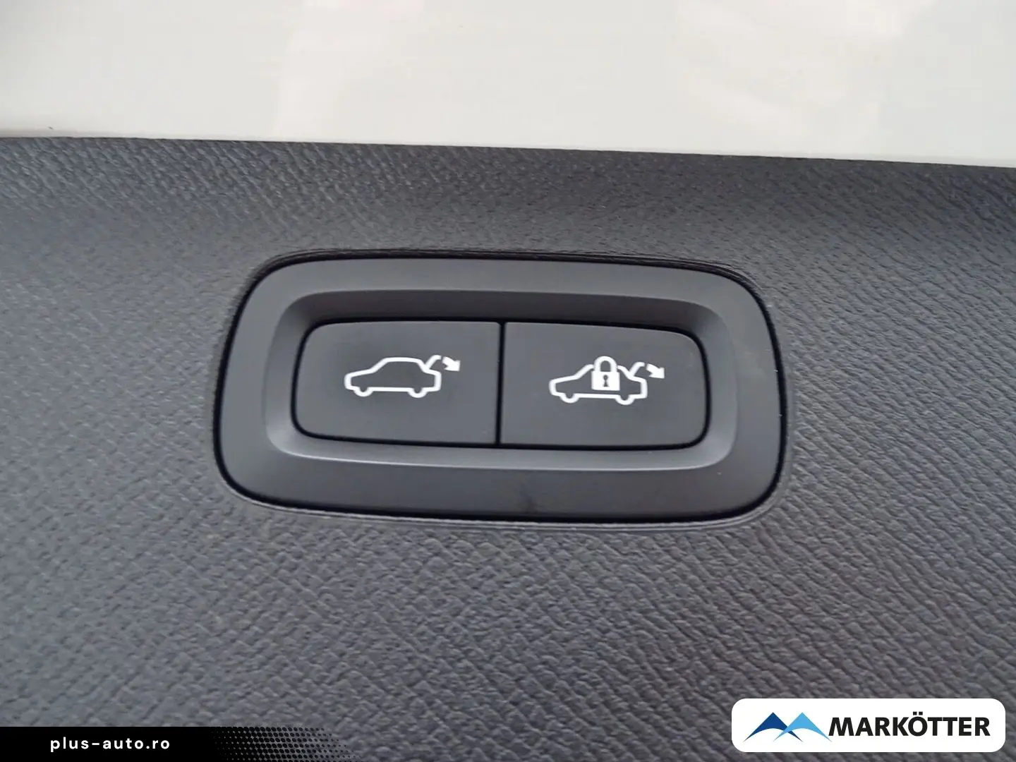 VOLVO XC90 Plus Dark Recharge Plug-In Hybrid AWD 7-Sit