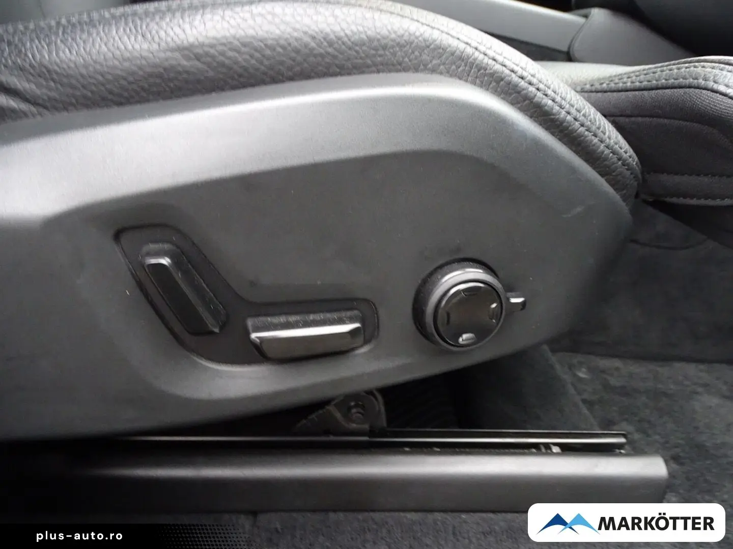 VOLVO XC90 Plus Dark Recharge Plug-In Hybrid AWD 7-Sit