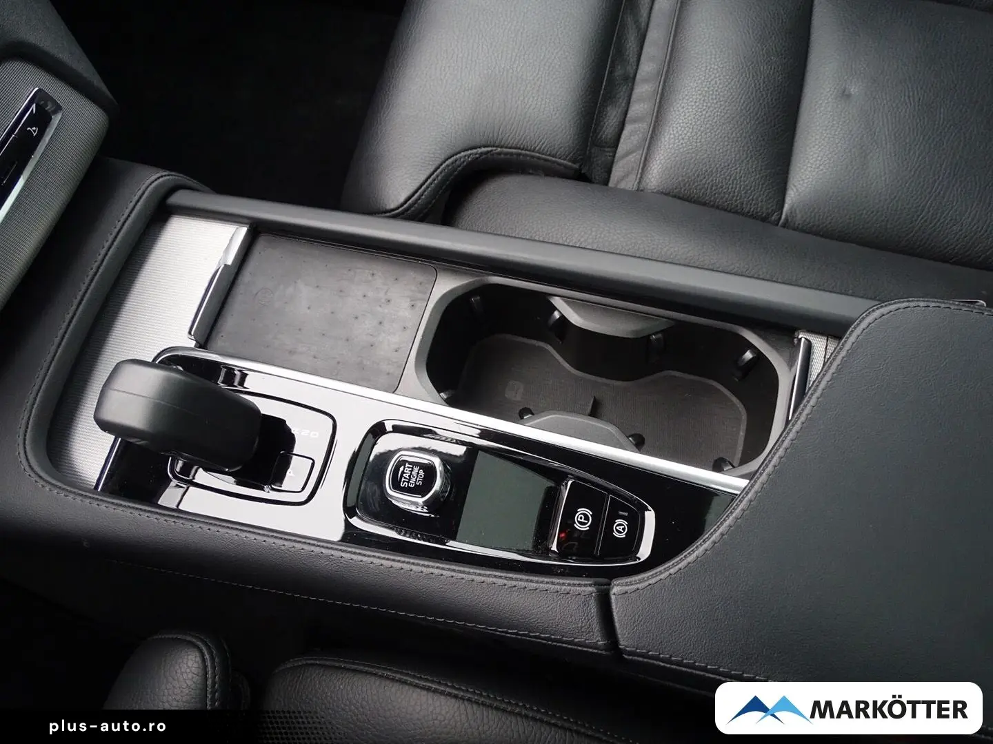 VOLVO XC90 Plus Dark Recharge Plug-In Hybrid AWD 7-Sit