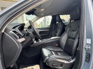 VOLVO XC90 T8 Dark 22-Zoll Sitzlüftung StandHZ H&K