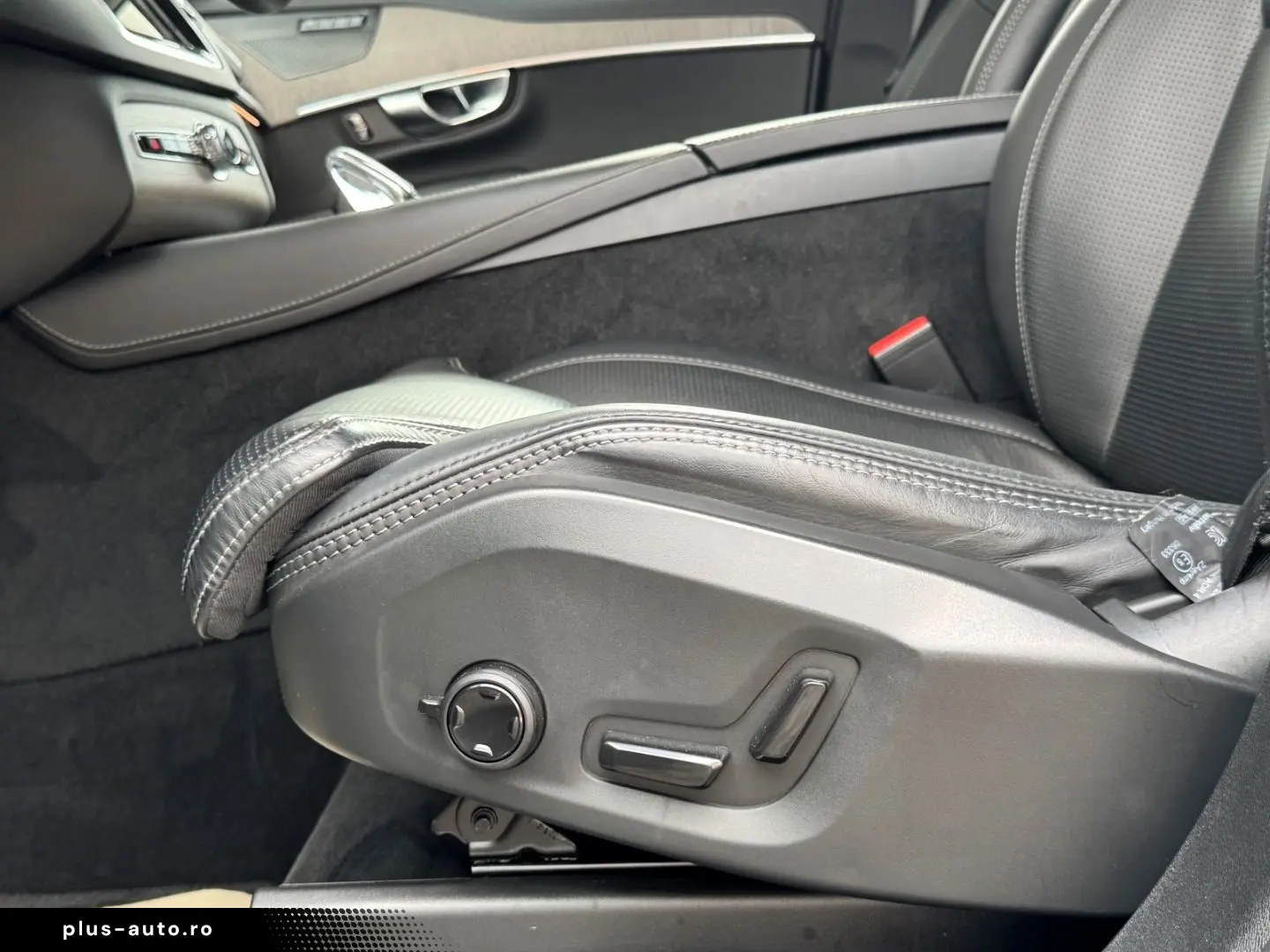 VOLVO XC90 T8 Dark 22-Zoll Sitzlüftung StandHZ H&K