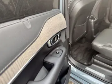 VOLVO XC90 T8 Dark 22-Zoll Sitzlüftung StandHZ H&K