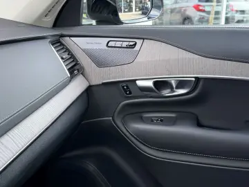 VOLVO XC90 T8 Dark 22-Zoll Sitzlüftung StandHZ H&K