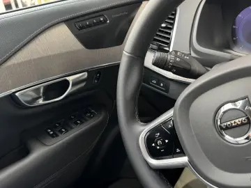 VOLVO XC90 T8 Dark 22-Zoll Sitzlüftung StandHZ H&K