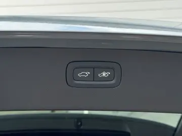 VOLVO XC90 T8 Dark 22-Zoll Sitzlüftung StandHZ H&K