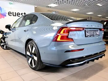 VOLVO AWD T8 B&W HUD PANO 360C Ultimate Dark