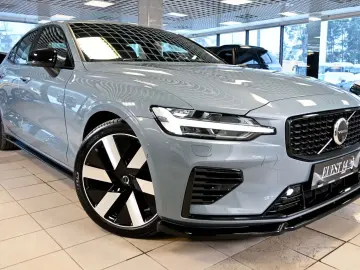 VOLVO AWD T8 B&W HUD PANO 360C Ultimate Dark