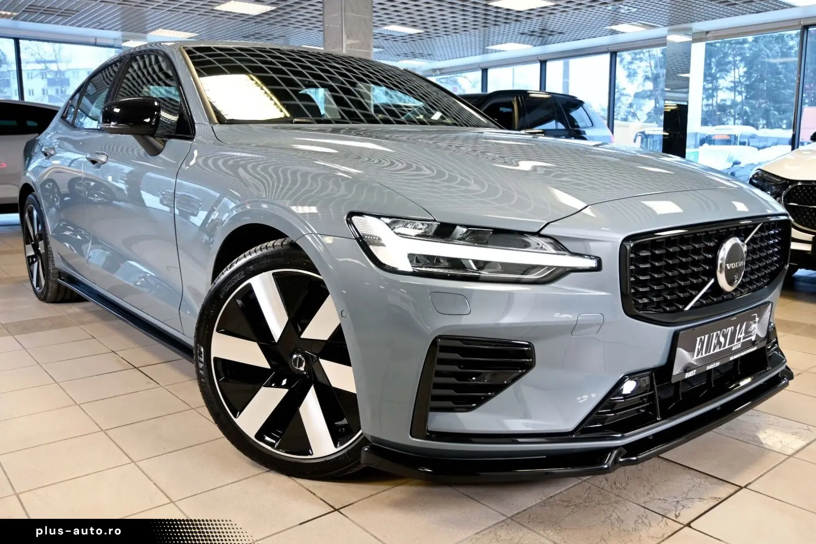 VOLVO AWD T8 B&W HUD PANO 360C Ultimate Dark