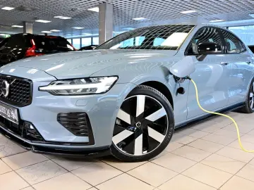 VOLVO AWD T8 B&W HUD PANO 360C Ultimate Dark