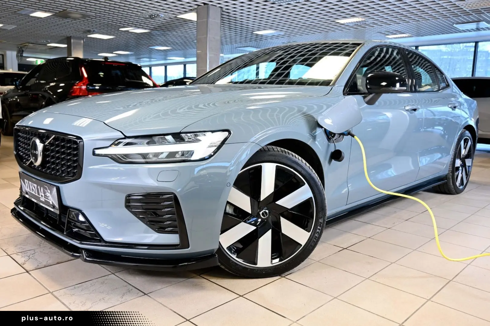 VOLVO AWD T8 B&W HUD PANO 360C Ultimate Dark