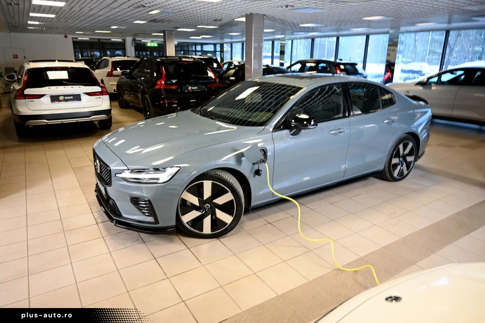 VOLVO AWD T8 B&W HUD PANO 360C Ultimate Dark