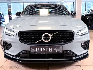 VOLVO AWD T8 B&W HUD PANO 360C Ultimate Dark