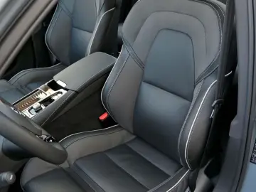 VOLVO AWD T8 B&W HUD PANO 360C Ultimate Dark