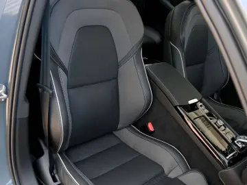 VOLVO AWD T8 B&W HUD PANO 360C Ultimate Dark