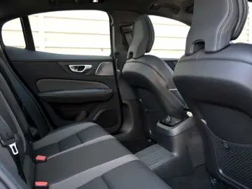 VOLVO AWD T8 B&W HUD PANO 360C Ultimate Dark