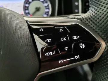 VW Touareg 3.0 V6 TDI R-Line 4Motion LED Navi AHK A