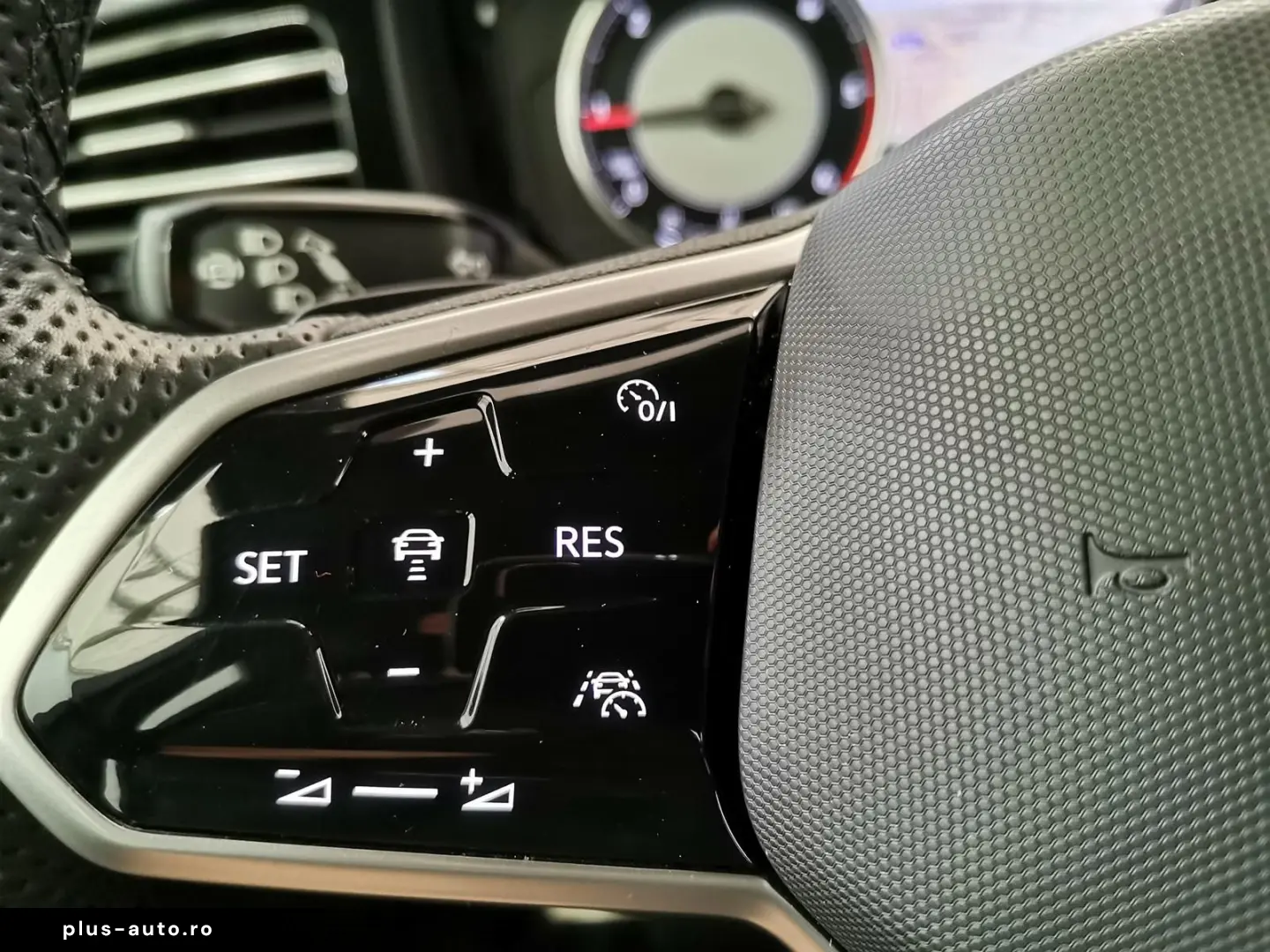 VW Touareg 3.0 V6 TDI R-Line 4Motion LED Navi AHK A